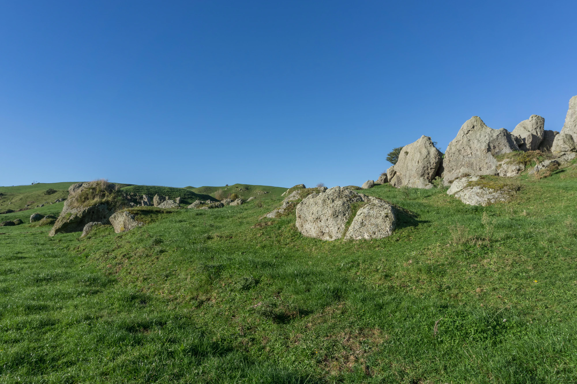 porous limestone cliffs 220 — Скачать