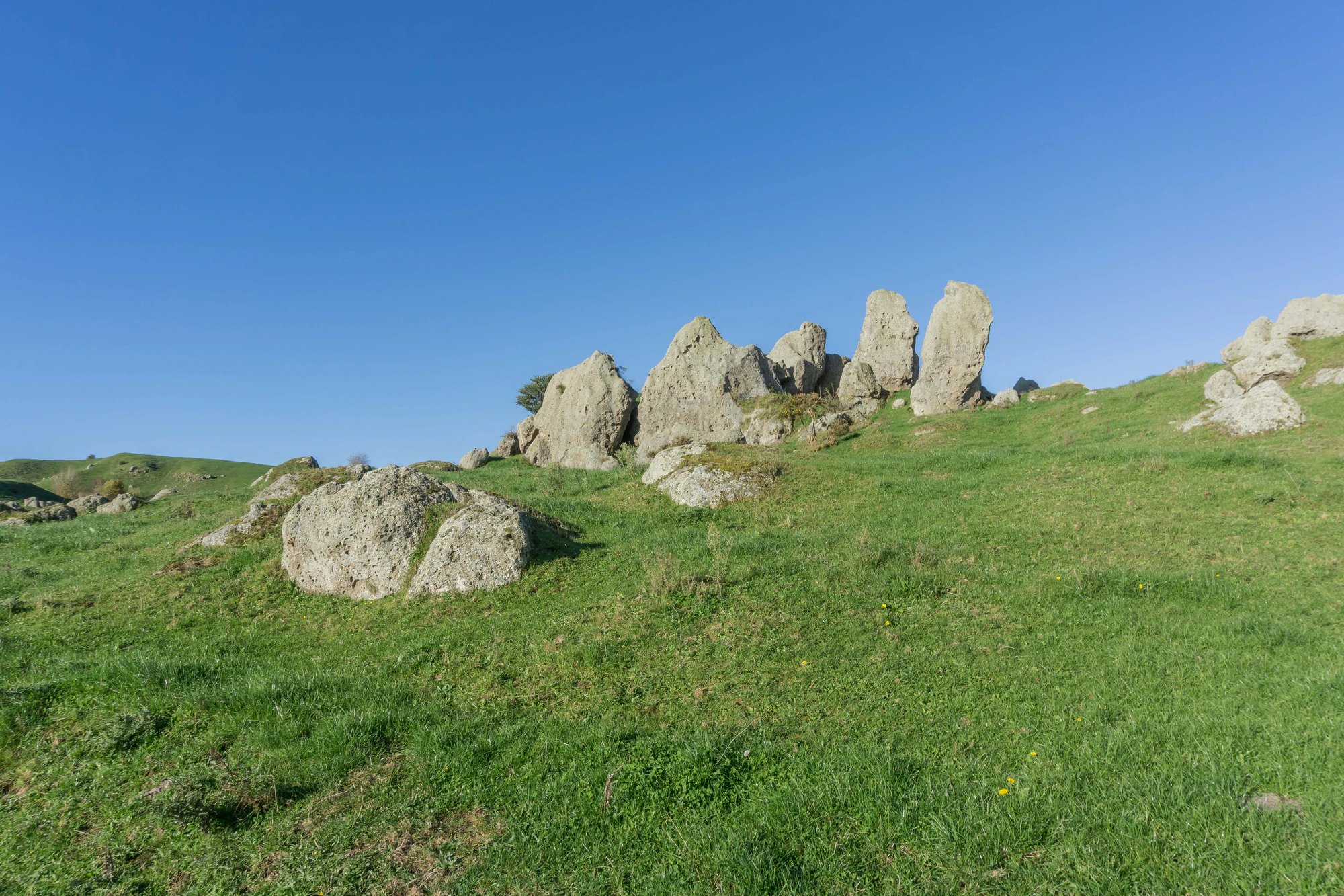 porous limestone cliffs 221 — Descargar