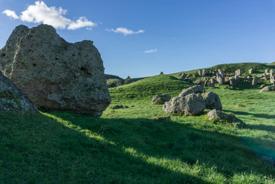 porous limestone cliffs 229 — Descargar