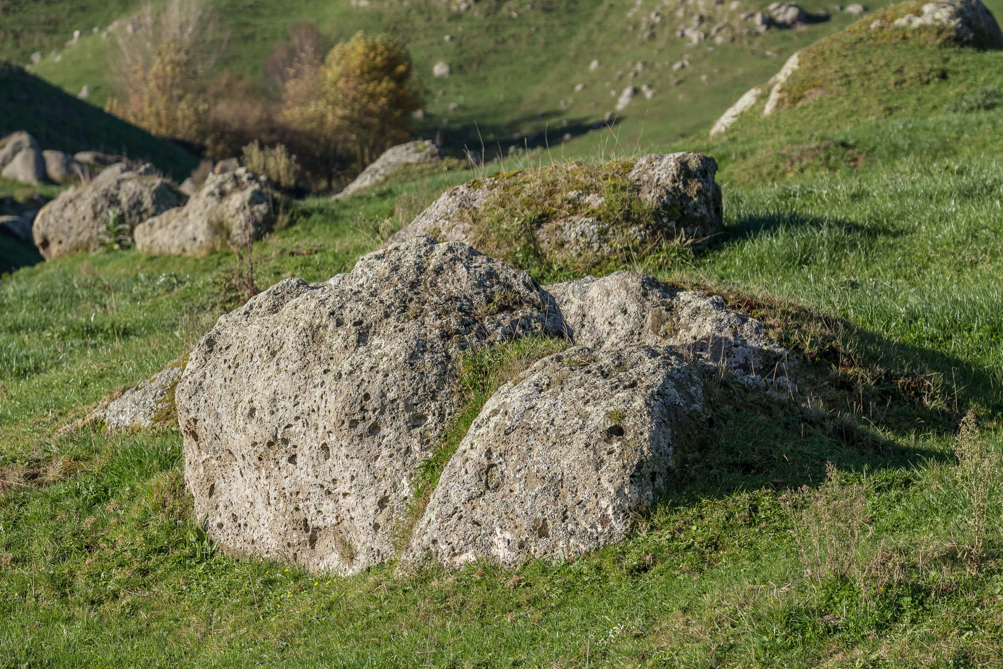porous limestone cliffs 233 — Скачать