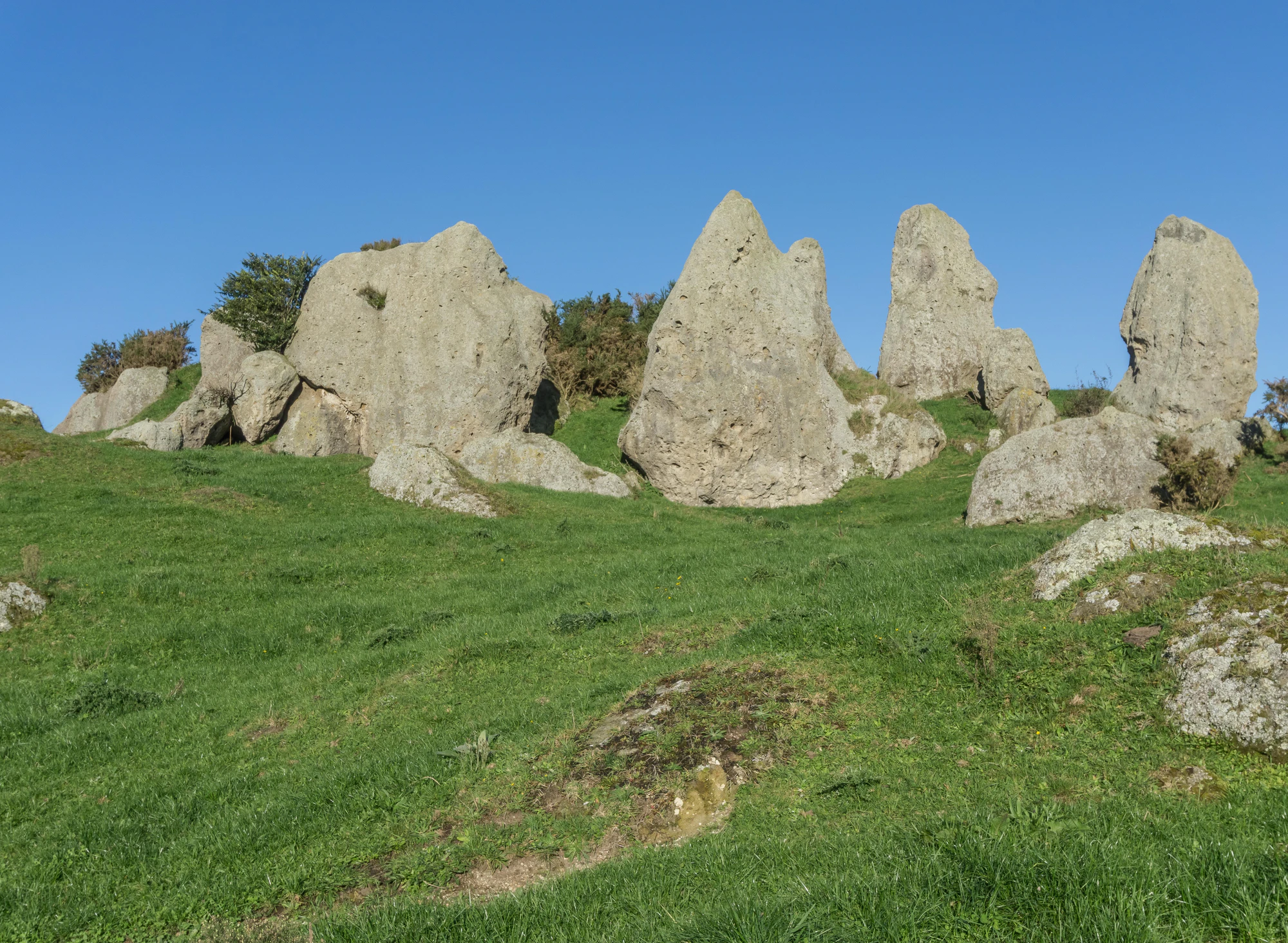 porous limestone cliffs 238 — Descargar