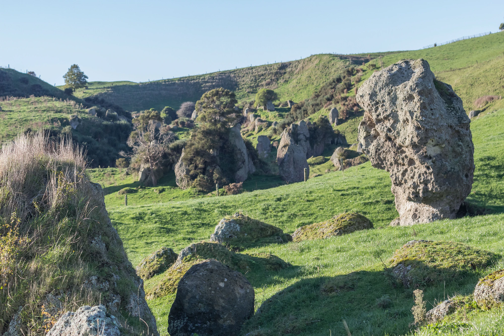 porous limestone cliffs 242 — Descargar