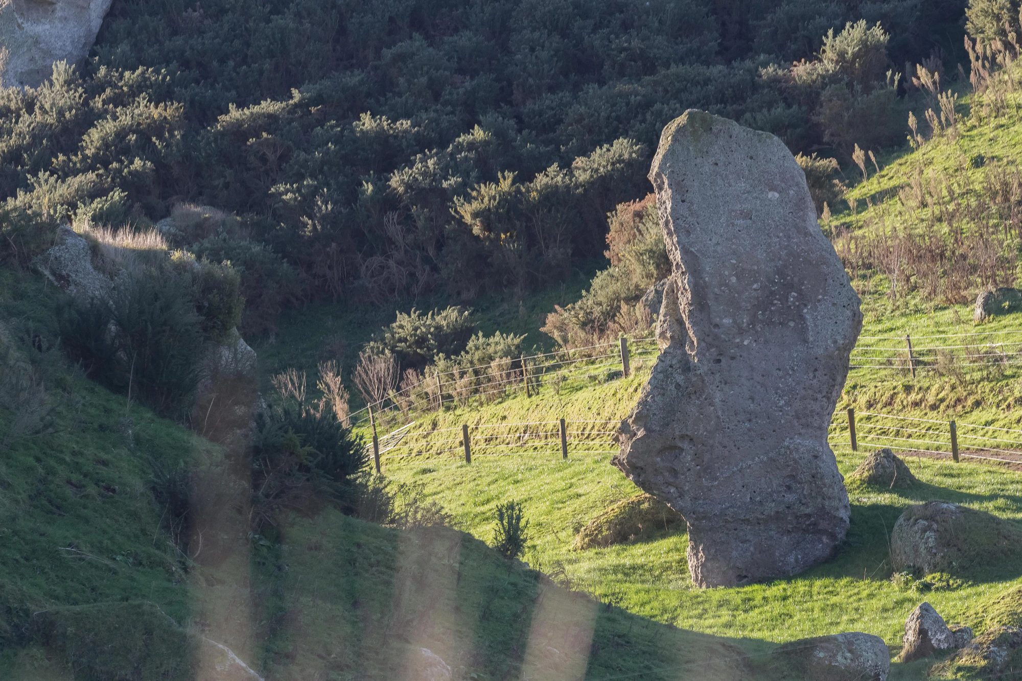 porous limestone cliffs 255 — Скачать