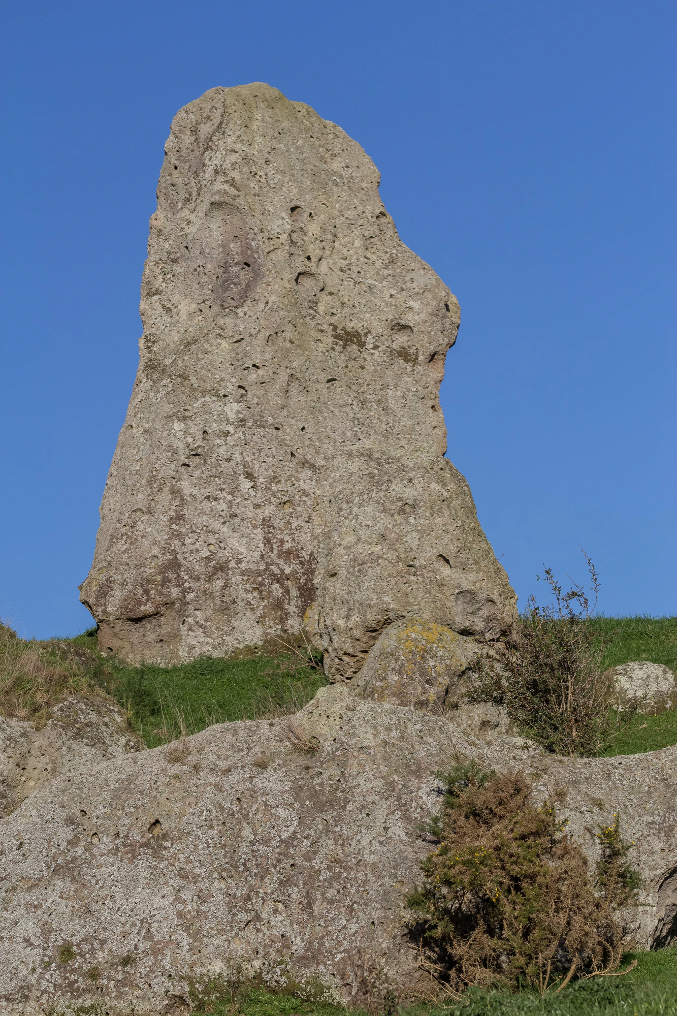 porous limestone cliffs 257 — Скачать