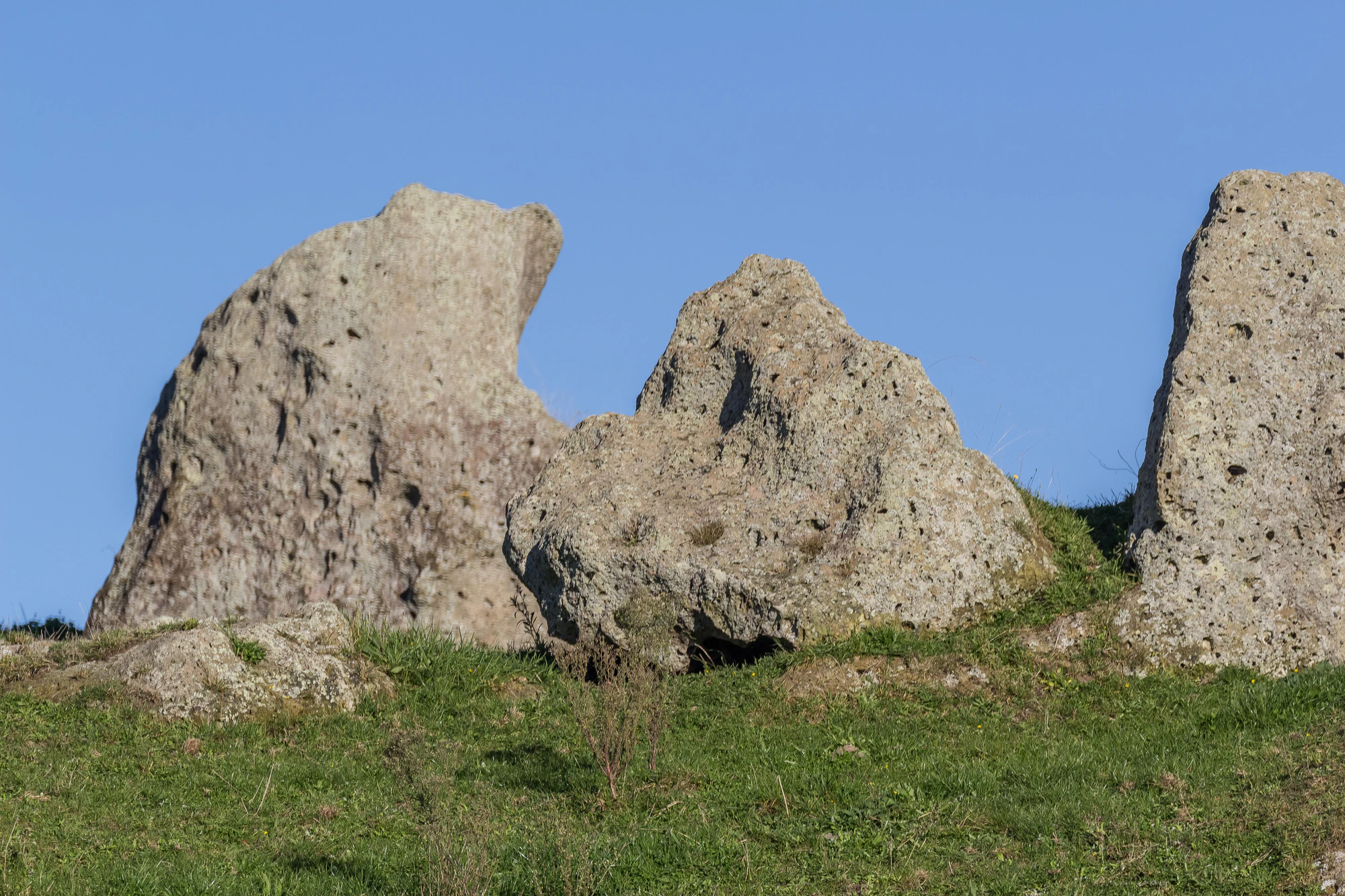 porous limestone cliffs 261 — Скачать