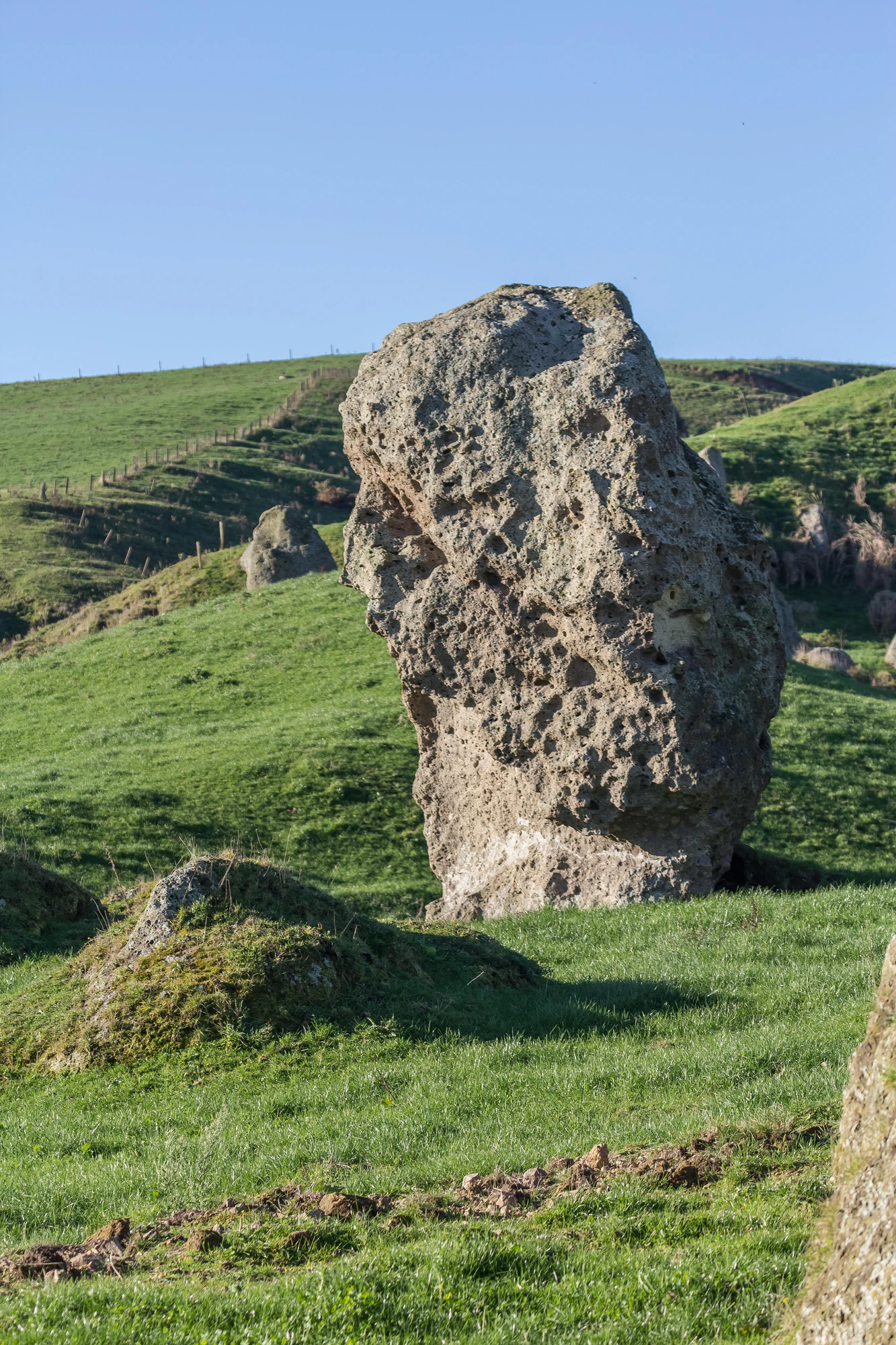 porous limestone cliffs 263 — Скачать