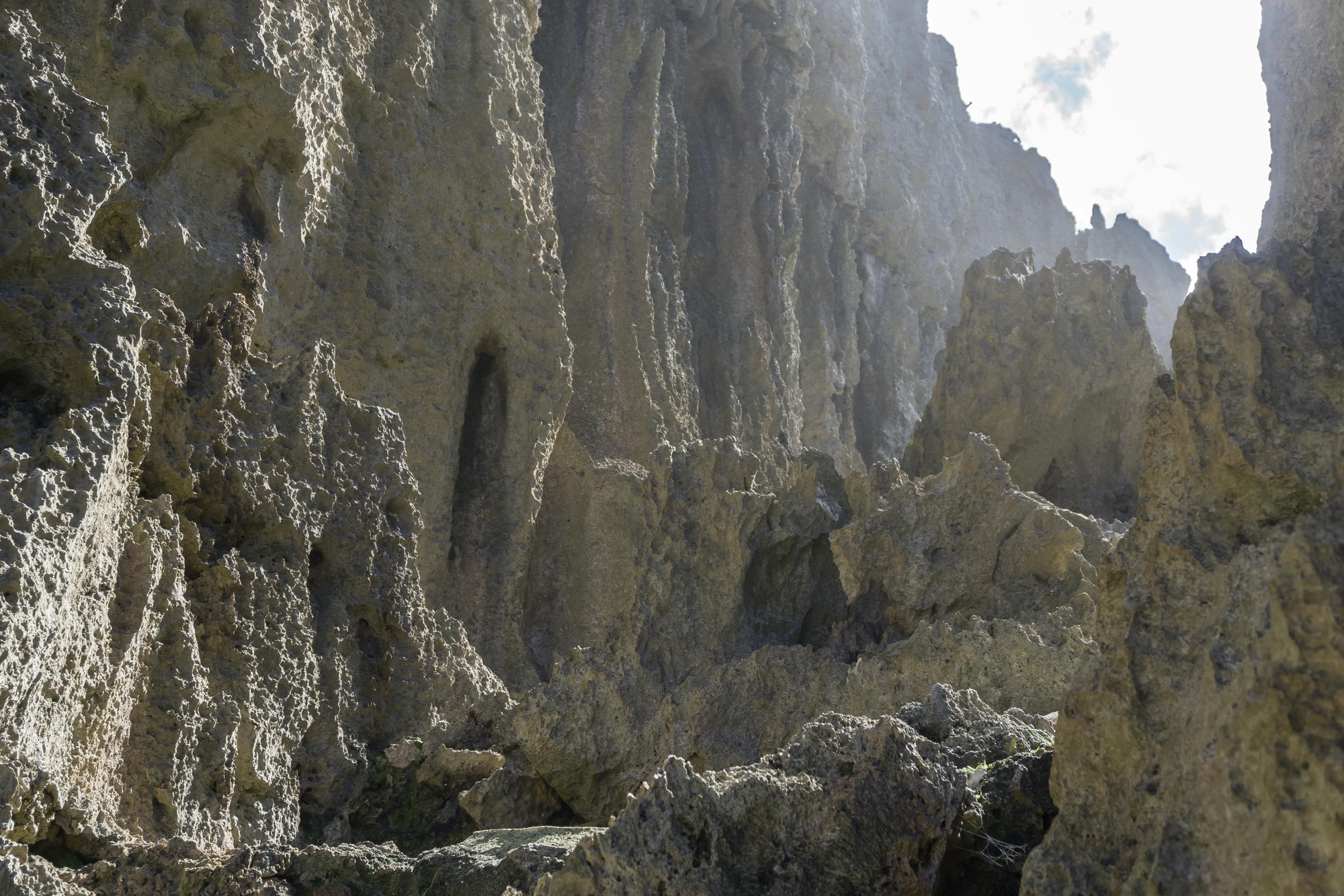 togo coral rock chasm 006 — Descargar