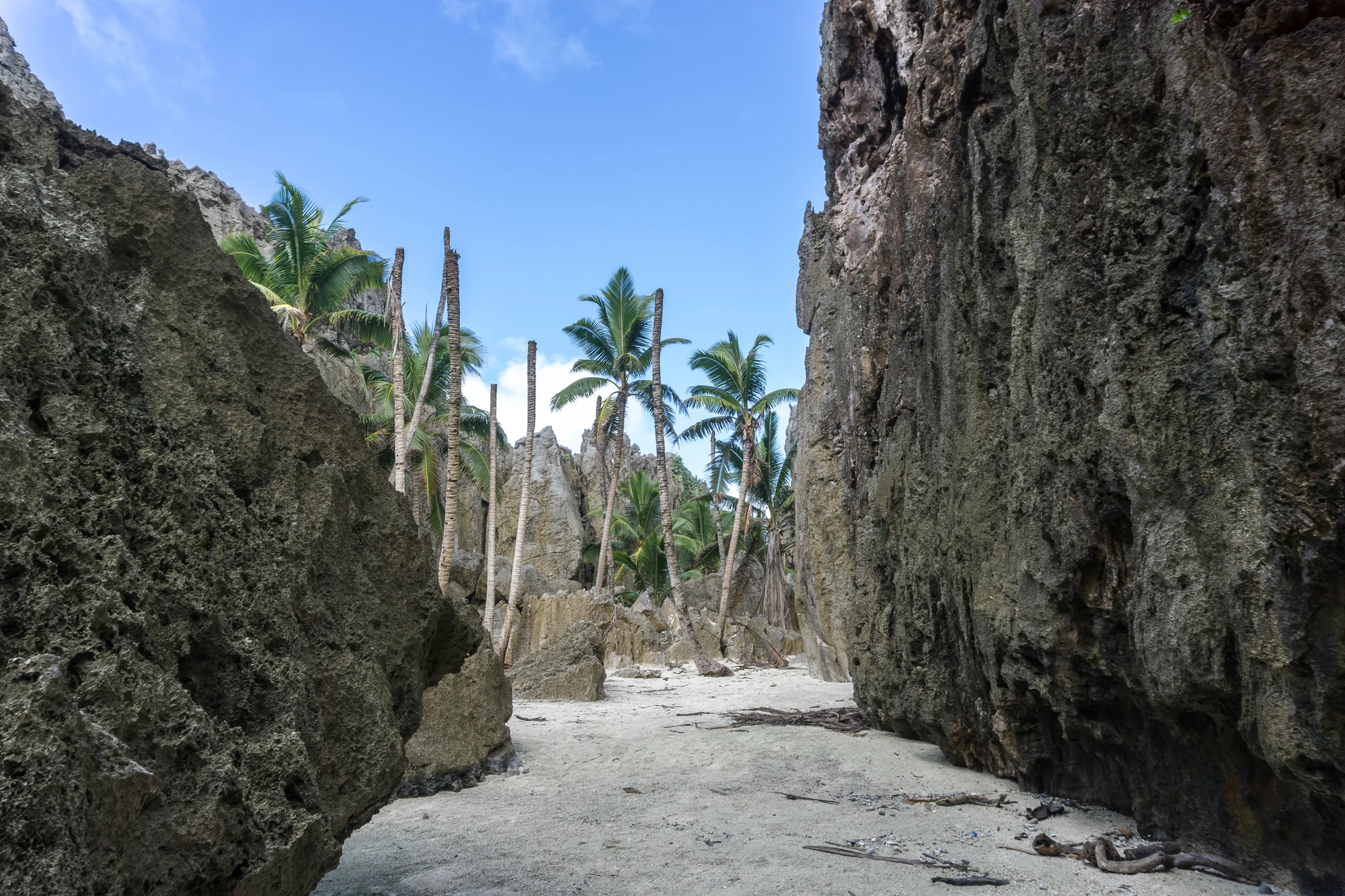 togo coral rock chasm 016 — Descargar