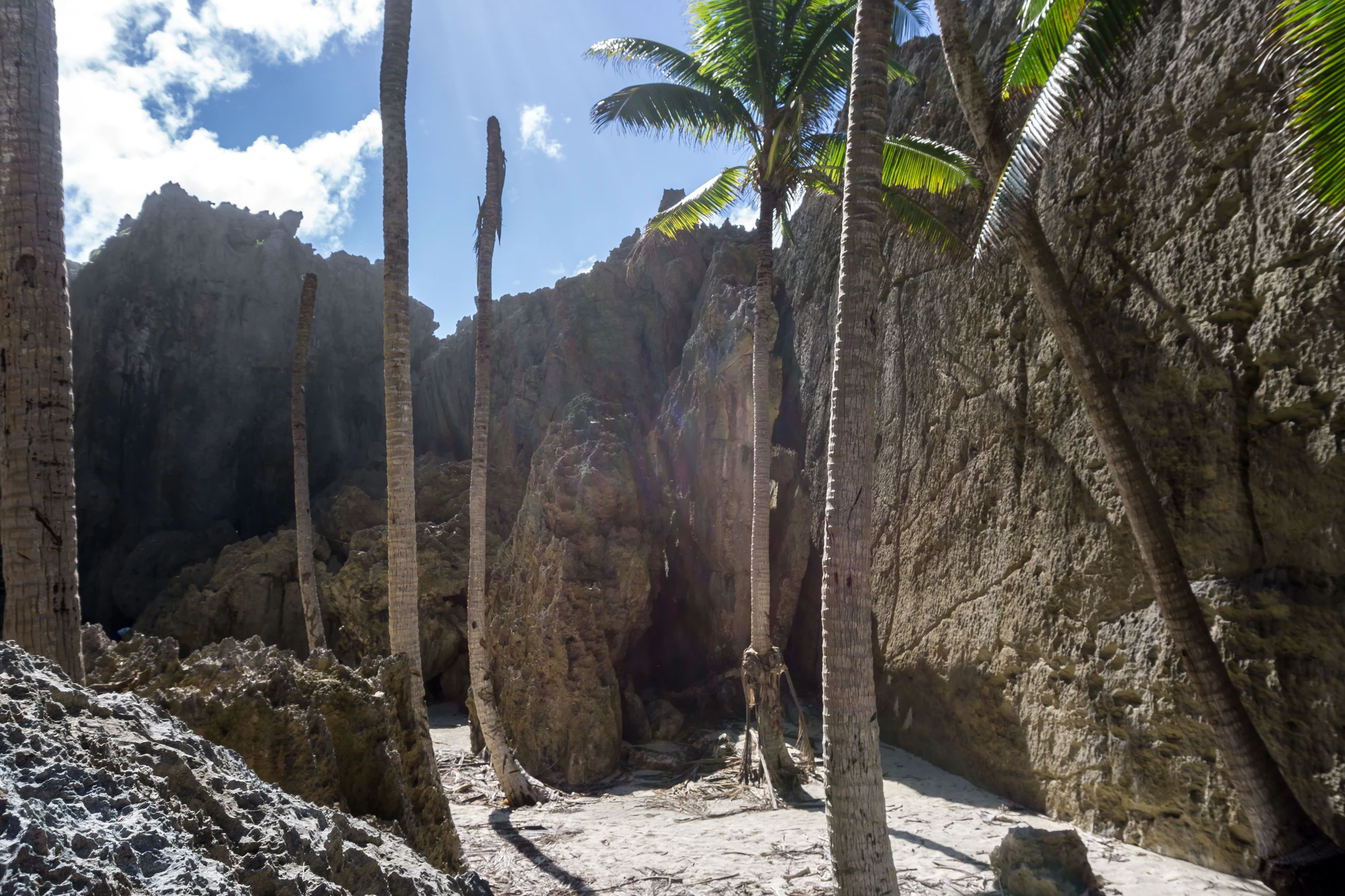 togo coral rock chasm 054 — Descargar